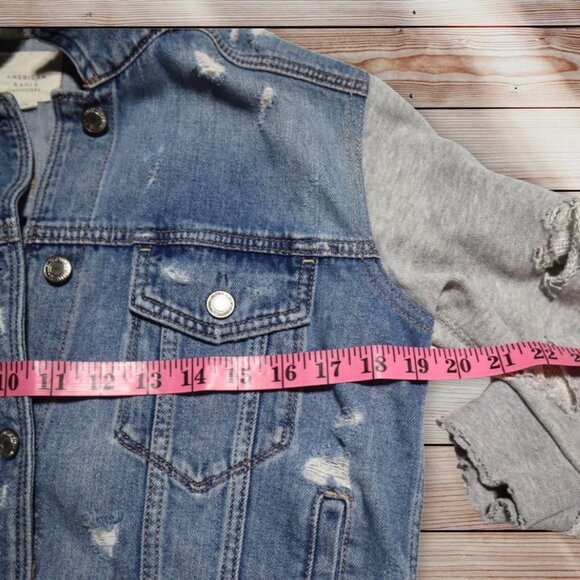 American Eagle Distressed Denim Jacket Size Small - Picture 4 of 6